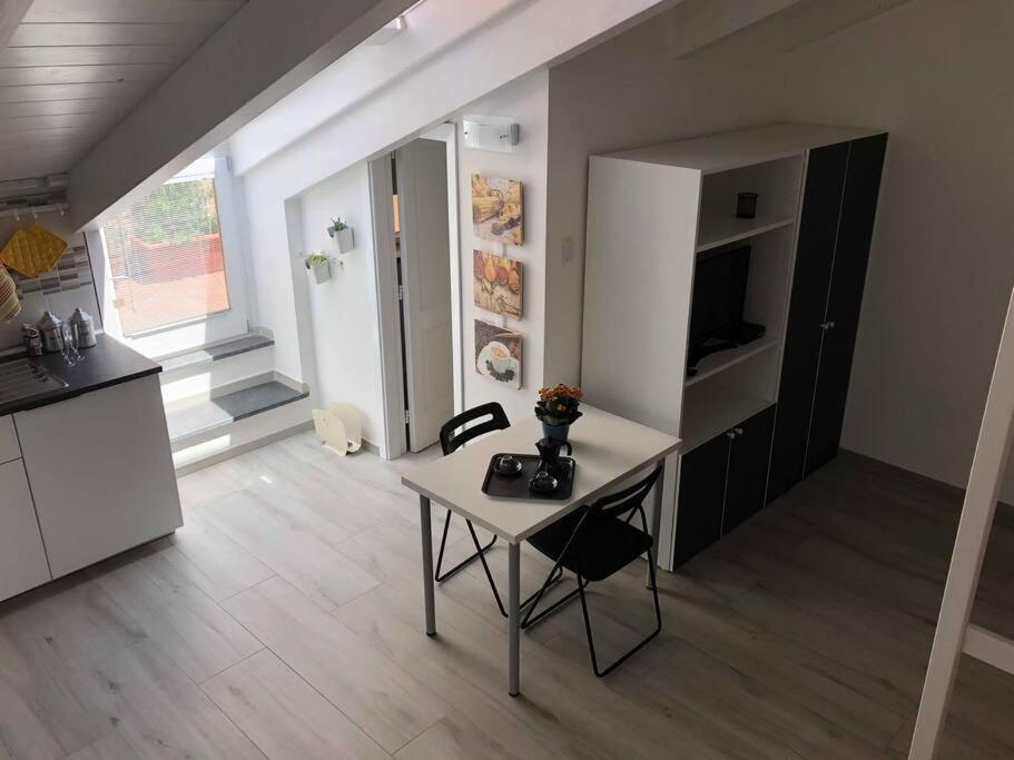 The Sweet Attic Room - De Vivo Realty Meta Di Sorrento المظهر الخارجي الصورة